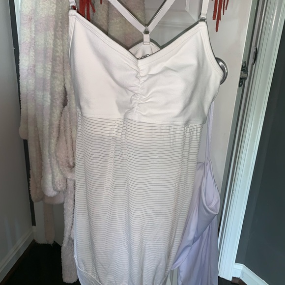 workout top with built in sports bra - Picture 1 of 2